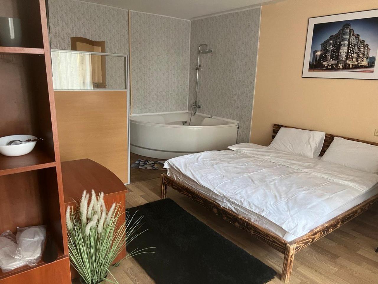 Hostel Krone Gok Zatishok Kiev Exterior foto